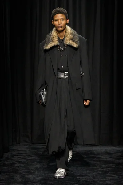 Look 22